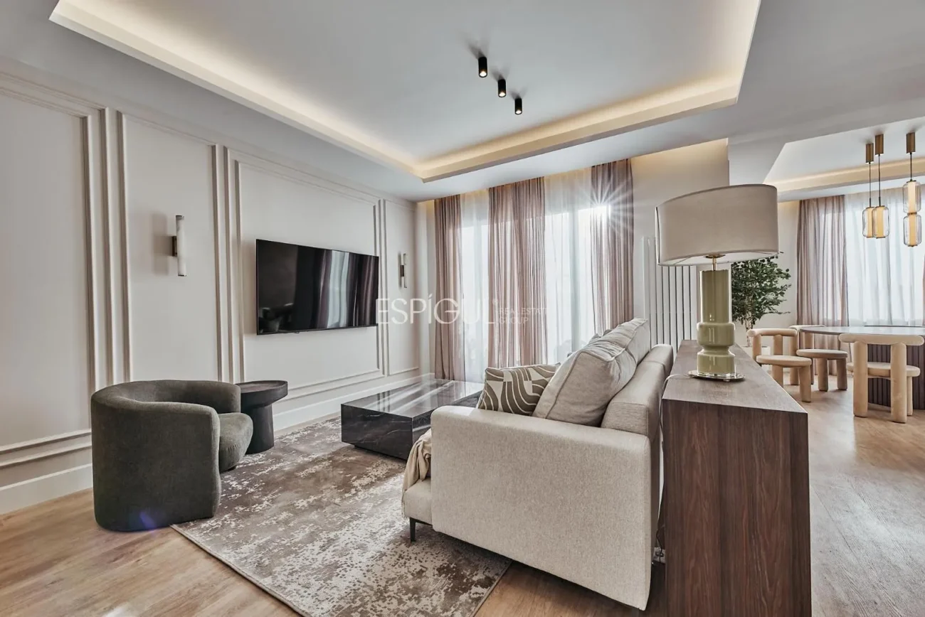 Exterior apartment with terrace on Calle Leganitos, Palacio