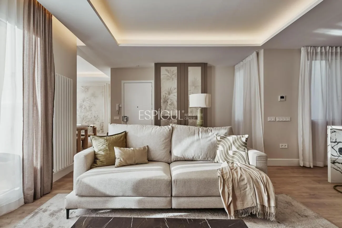 Exterior apartment with terrace on Calle Leganitos, Palacio