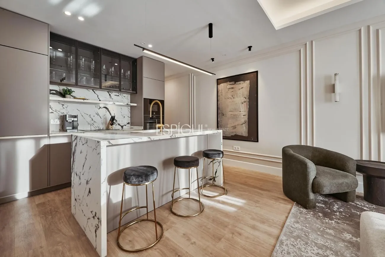 Exterior apartment with terrace on Calle Leganitos, Palacio