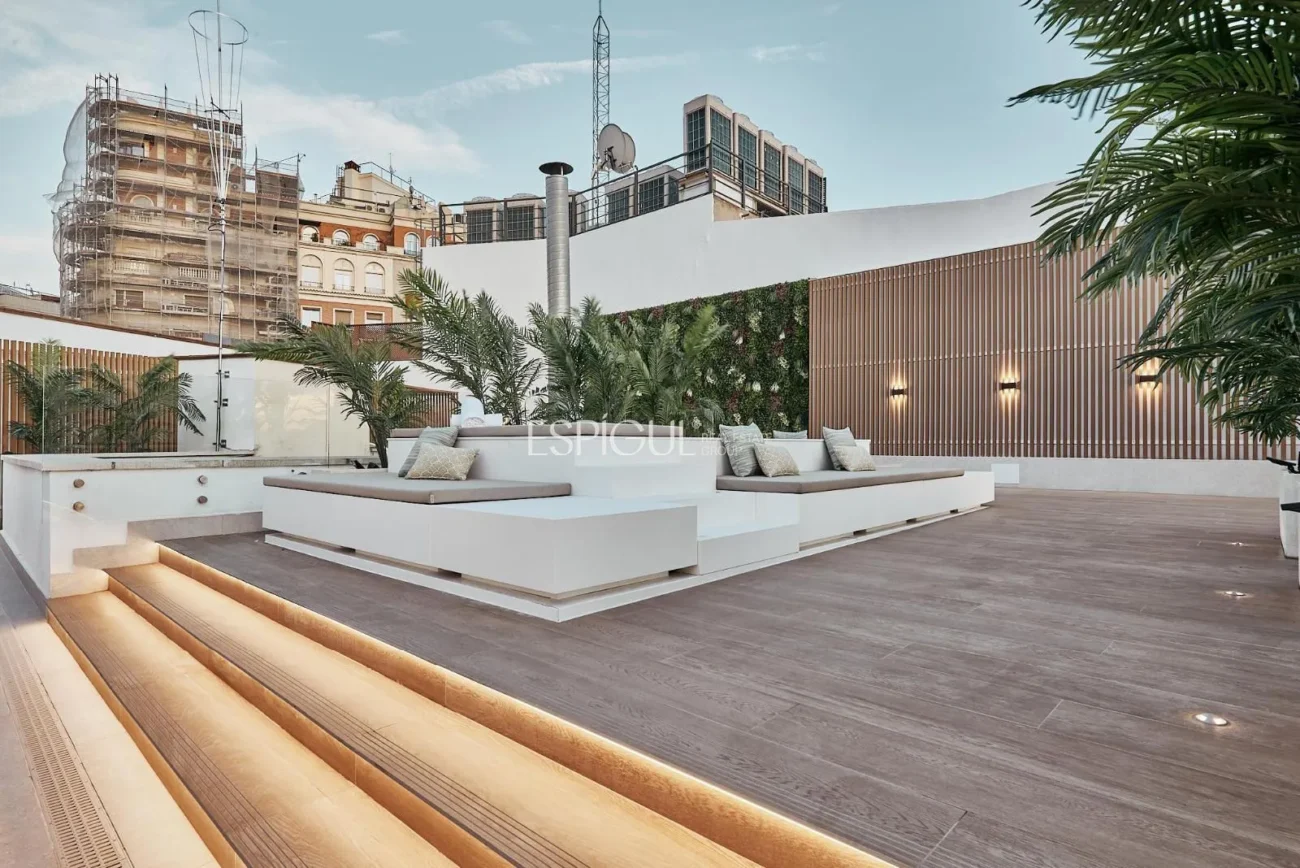 Exterior apartment with terrace on Calle Leganitos, Palacio