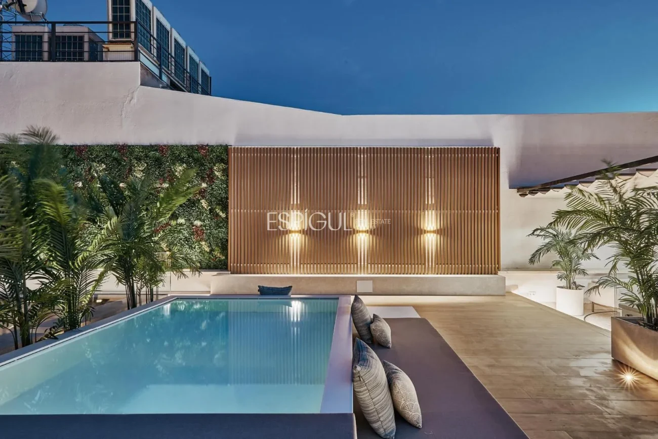 Exterior apartment with terrace on Calle Leganitos, Palacio