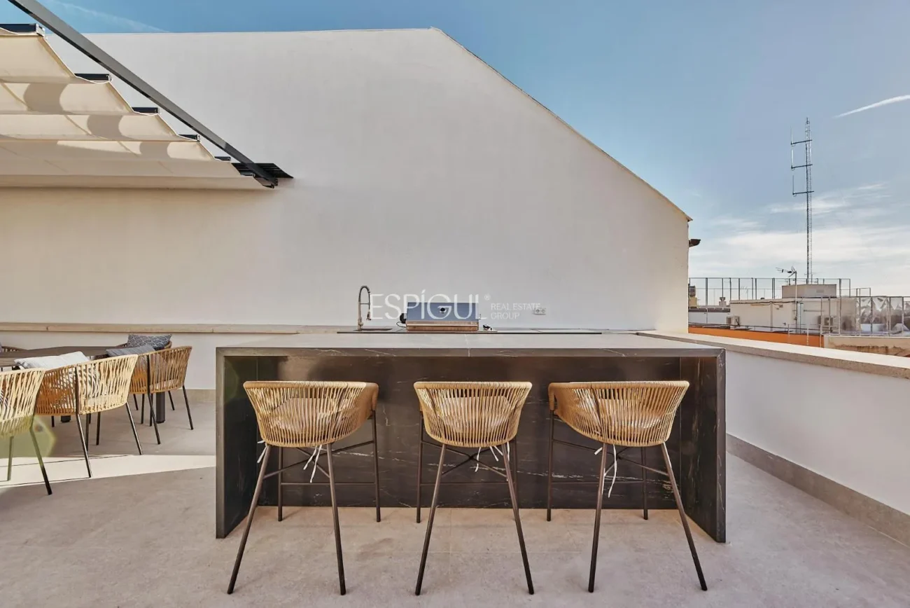 Exterior apartment with terrace on Calle Leganitos, Palacio