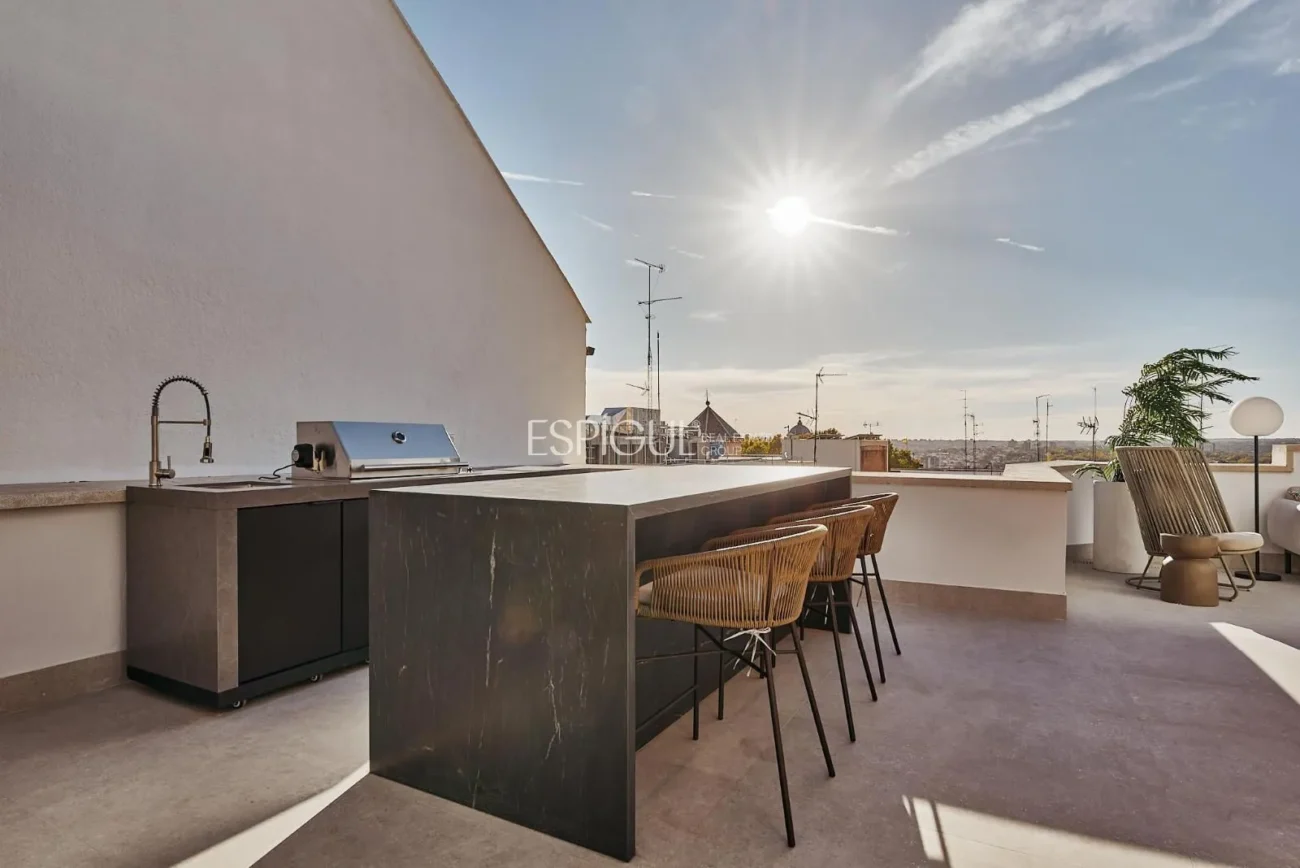 Exterior apartment with terrace on Calle Leganitos, Palacio