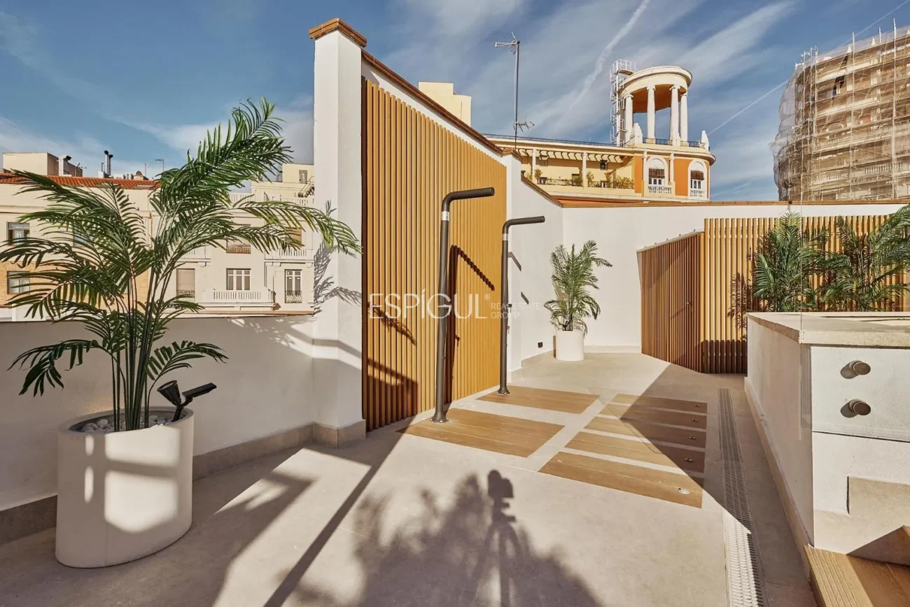Exterior apartment with terrace on Calle Leganitos, Palacio