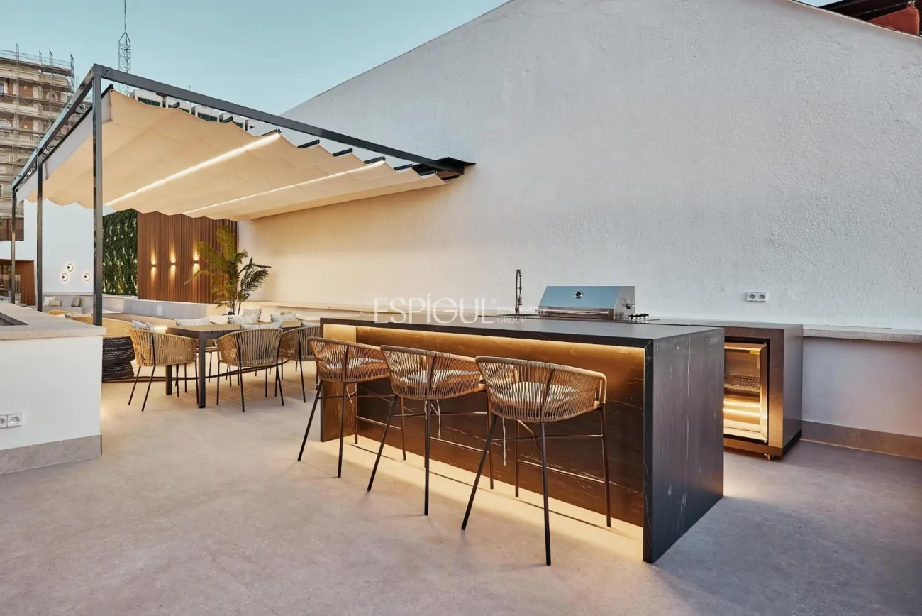 Exterior apartment with terrace on Calle Leganitos, Palacio
