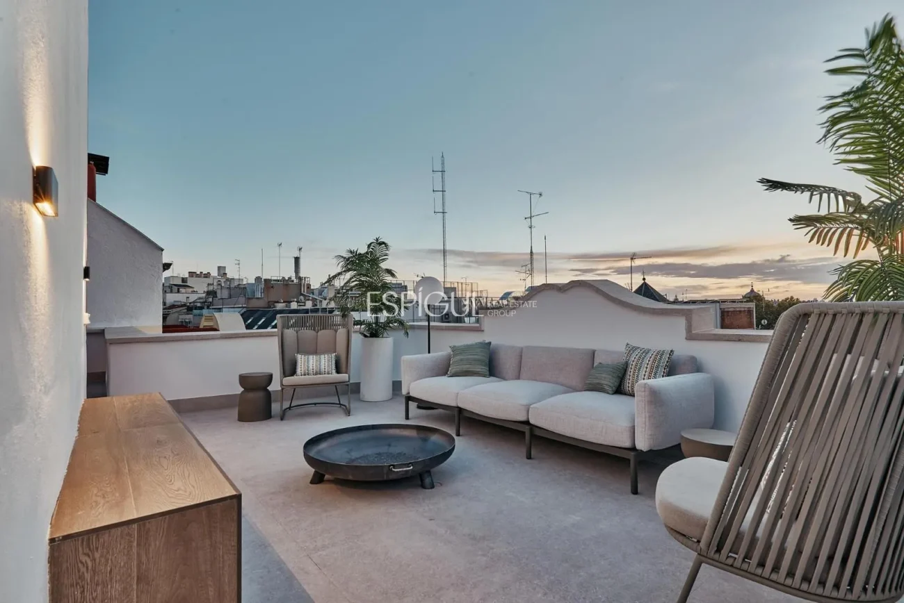 Exterior apartment with terrace on Calle Leganitos, Palacio