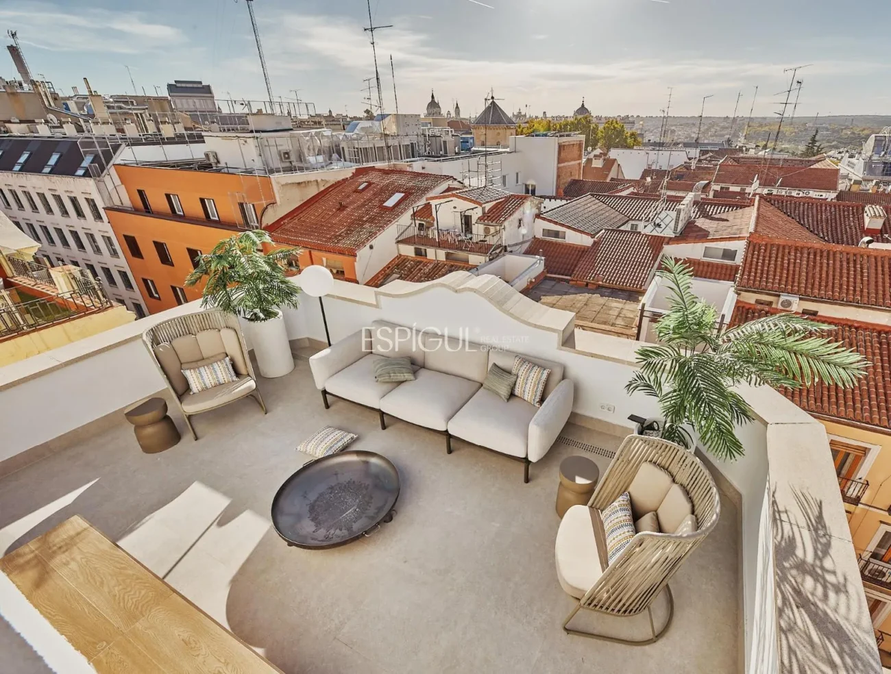 Exterior apartment with terrace on Calle Leganitos, Palacio