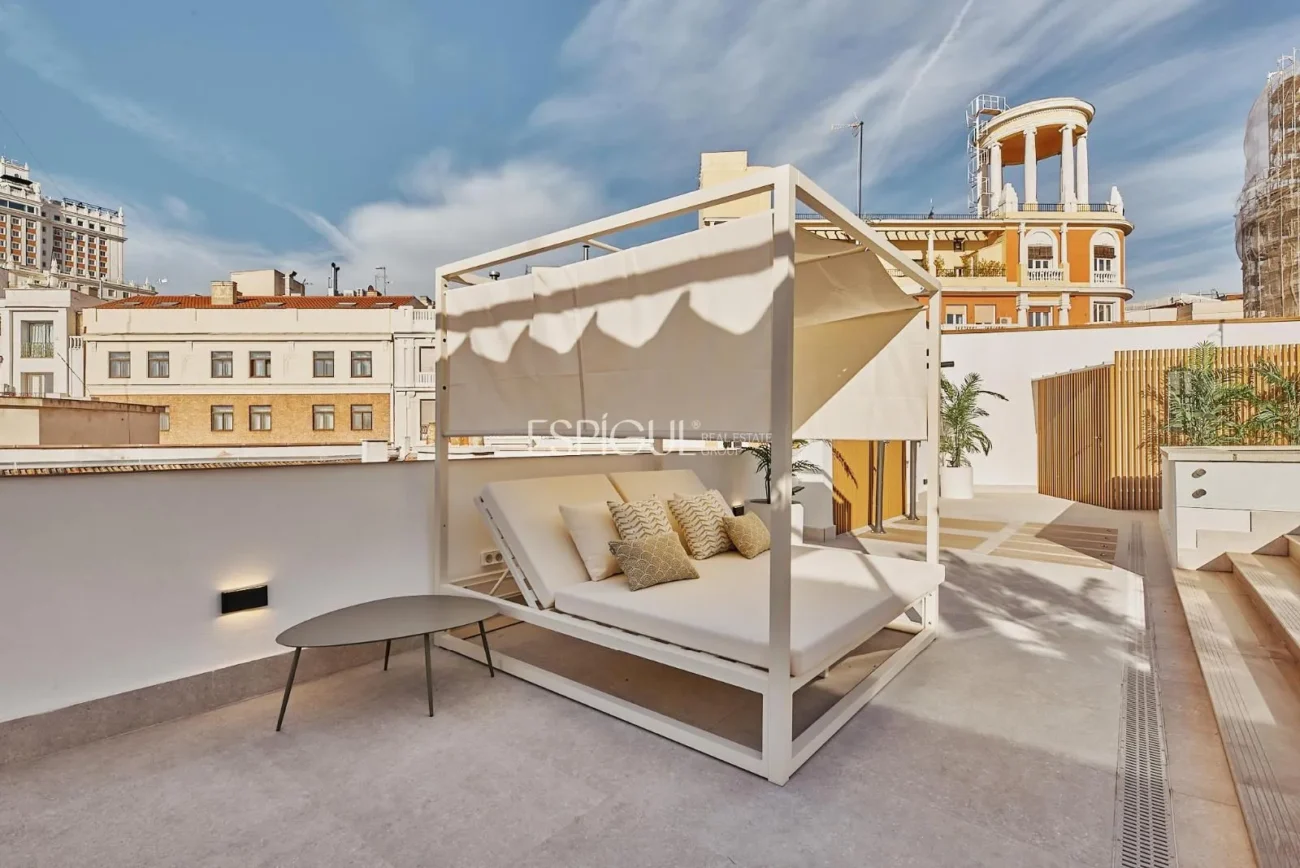 Exterior apartment with terrace on Calle Leganitos, Palacio