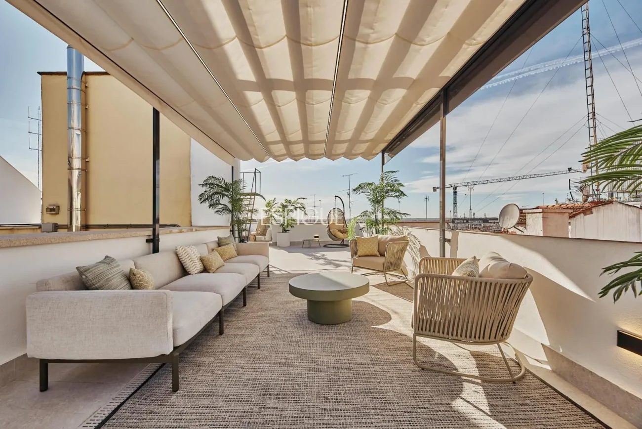 Exterior apartment with terrace on Calle Leganitos, Palacio