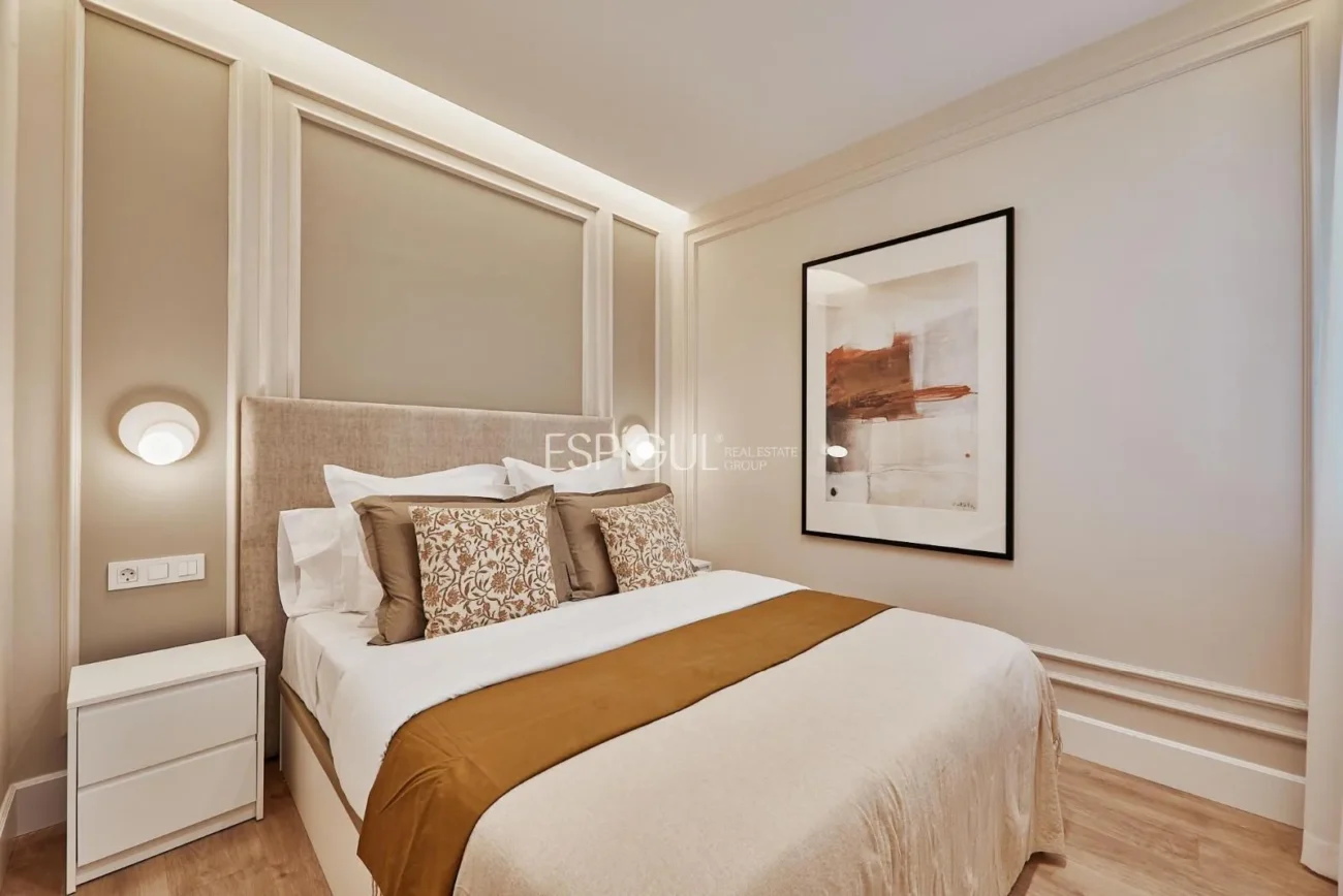 Exterior apartment with terrace on Calle Leganitos, Palacio
