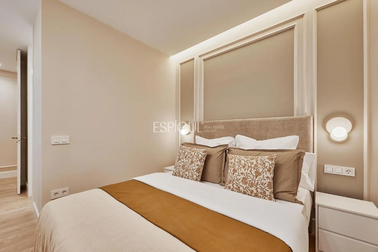 Exterior apartment with terrace on Calle Leganitos, Palacio