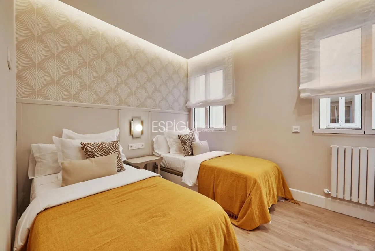 Exterior apartment with terrace on Calle Leganitos, Palacio