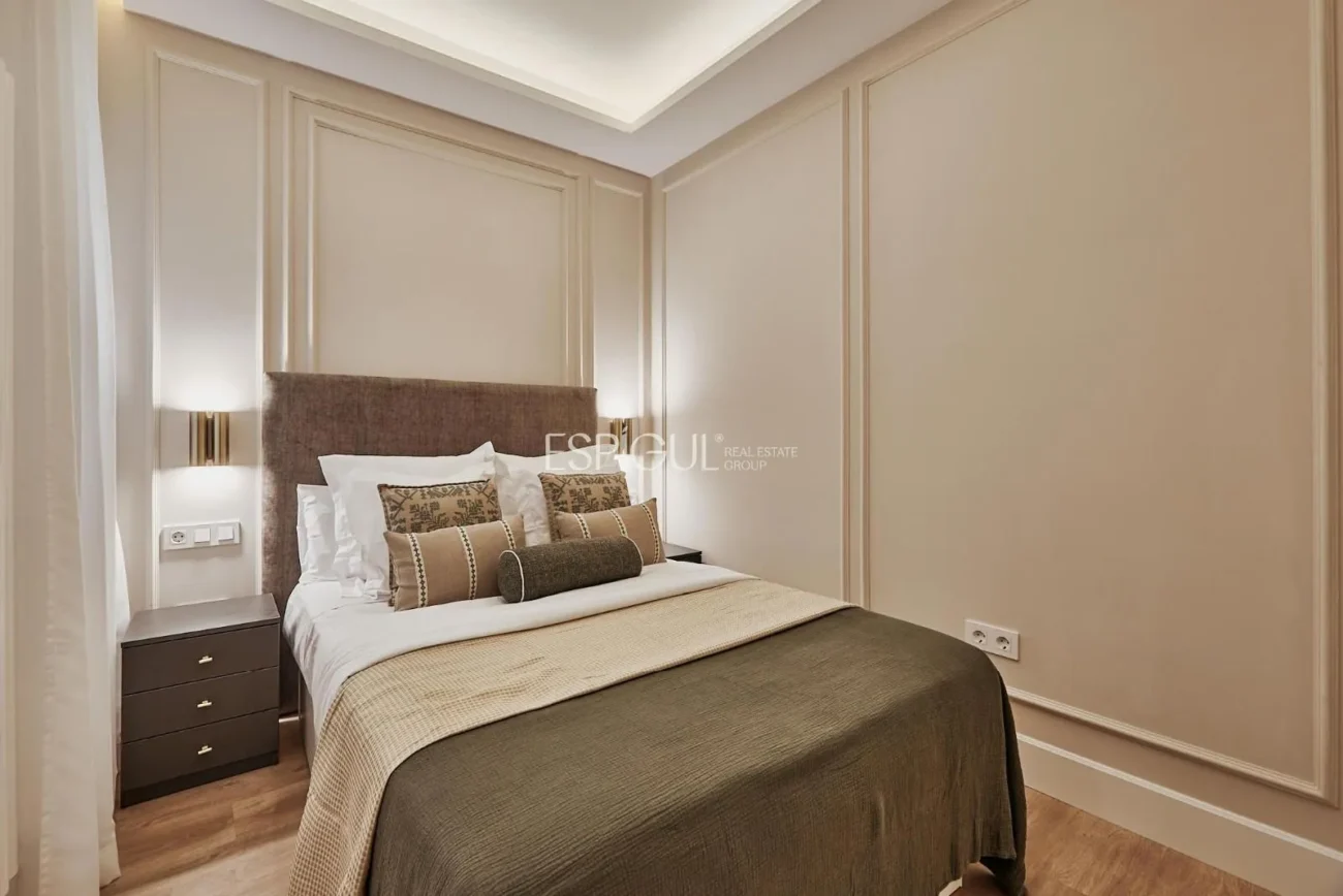 Exterior apartment with terrace on Calle Leganitos, Palacio
