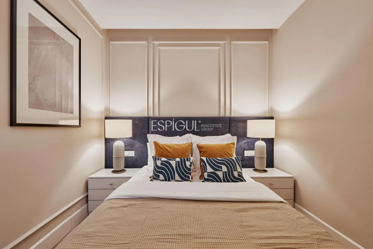 Exterior apartment with terrace on Calle Leganitos, Palacio
