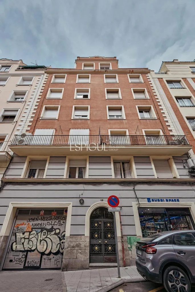 Exterior apartment with terrace on Calle Leganitos, Palacio
