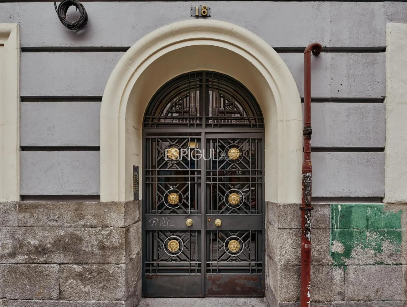 Exterior apartment with terrace on Calle Leganitos, Palacio