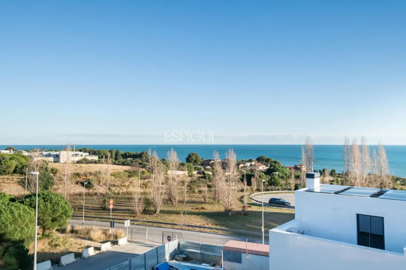 Casa independiente de obra nueva con espectaculares vistas al mar en Montgat