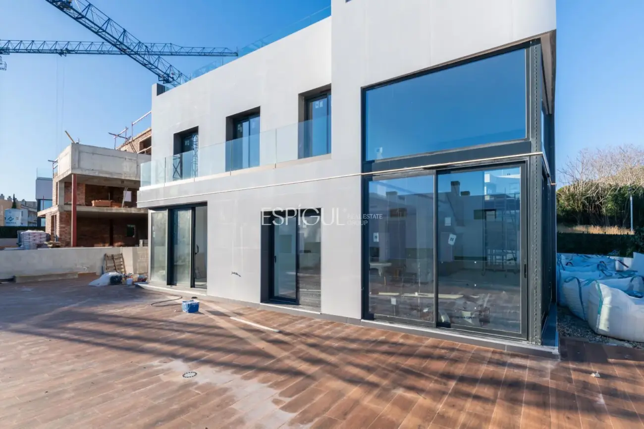 Casa independiente de obra nueva con espectaculares vistas al mar en Montgat