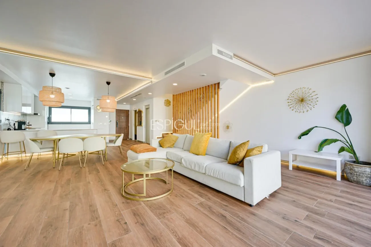 Casa aparellada d’obra nova amb vistes al mar a Montgat