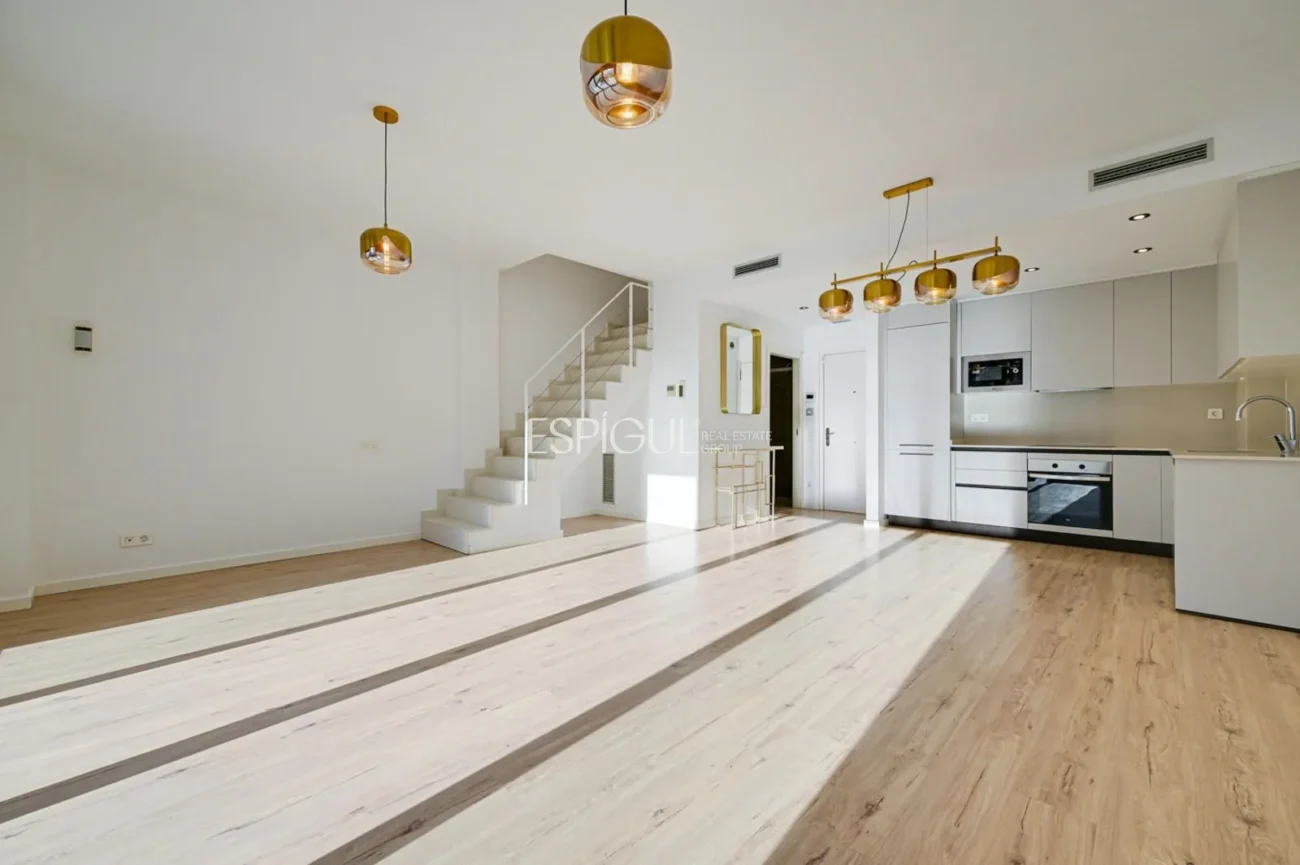 Dúplex con jardín privado en venta en Sants