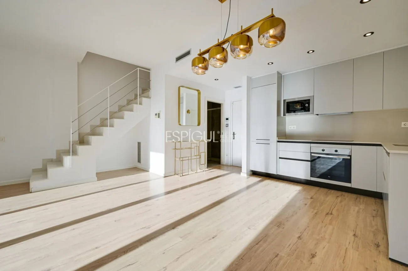 Dúplex con jardín privado en venta en Sants