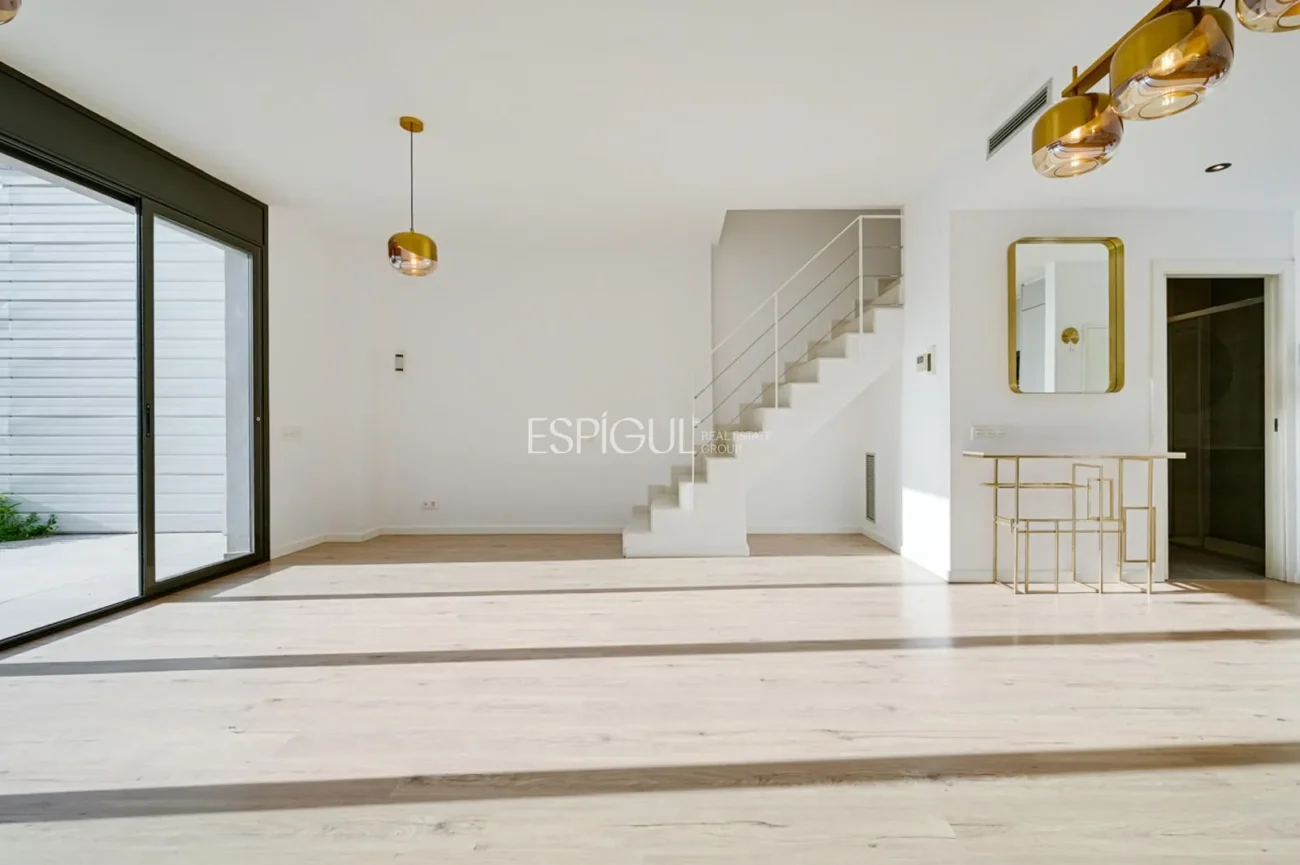 Dúplex con jardín privado en venta en Sants