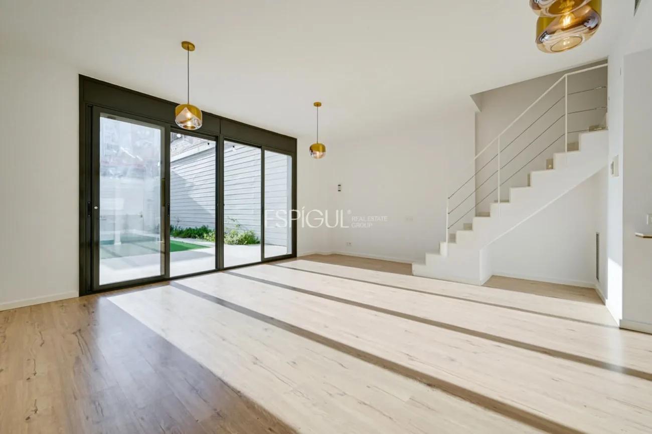 Dúplex con jardín privado en venta en Sants