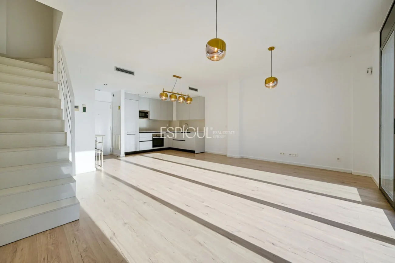 Dúplex con jardín privado en venta en Sants