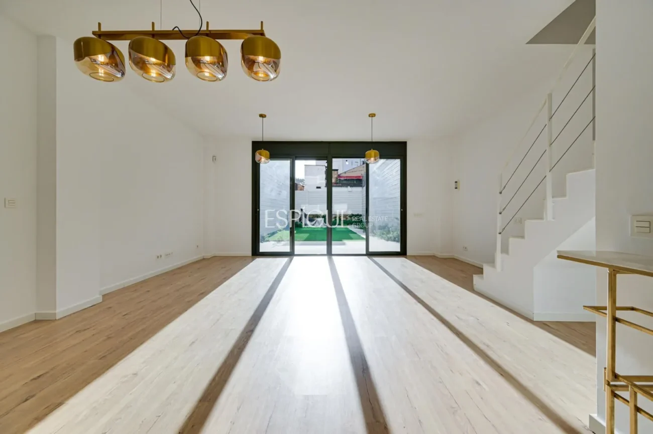 Dúplex con jardín privado en venta en Sants