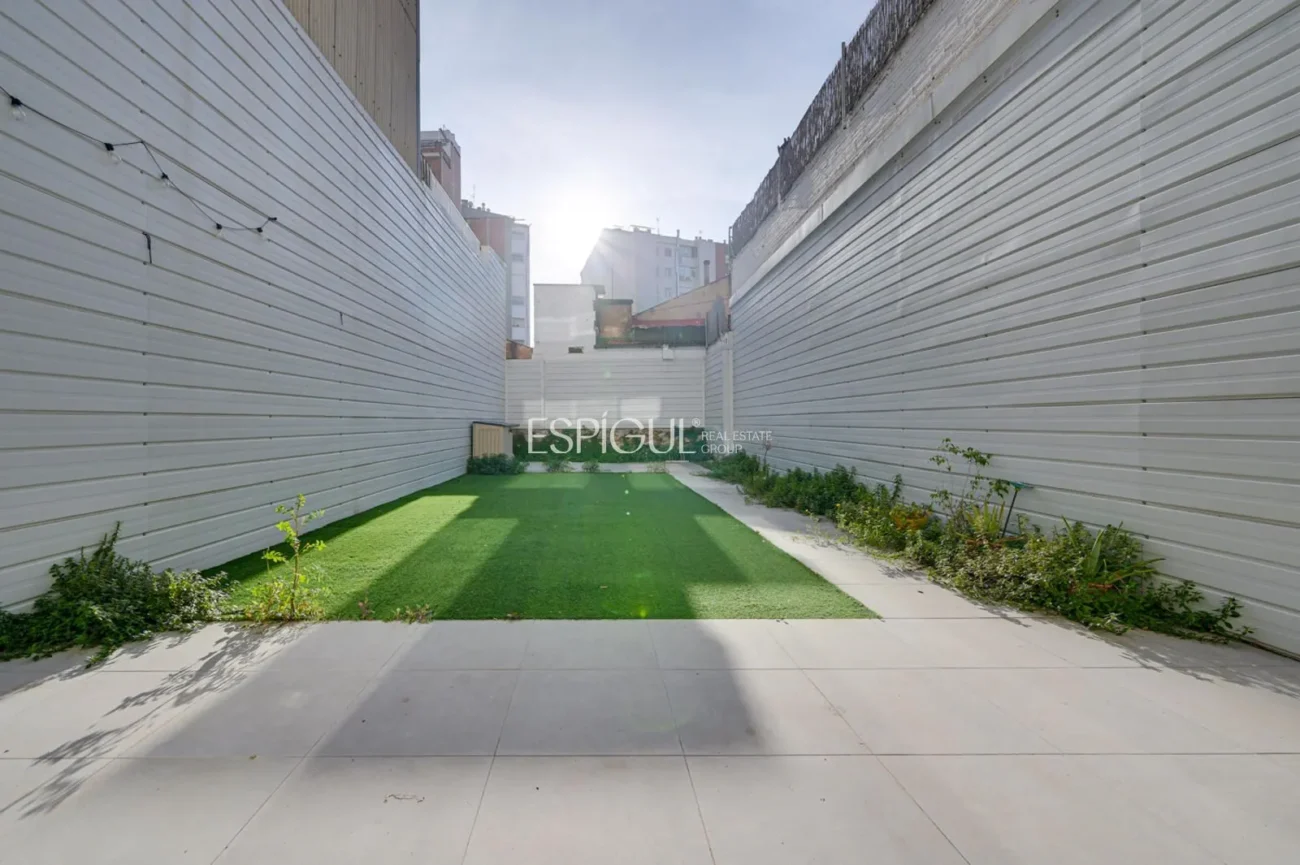 Dúplex con jardín privado en venta en Sants