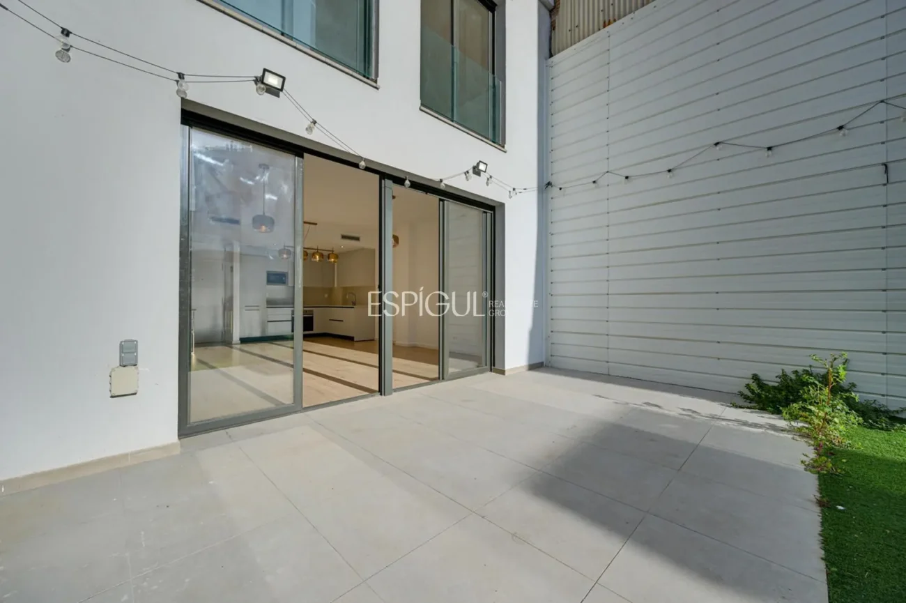 Dúplex con jardín privado en venta en Sants