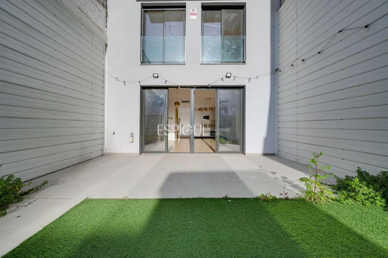 Dúplex con jardín privado en venta en Sants
