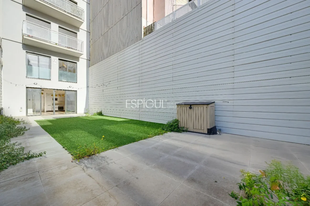 Dúplex con jardín privado en venta en Sants