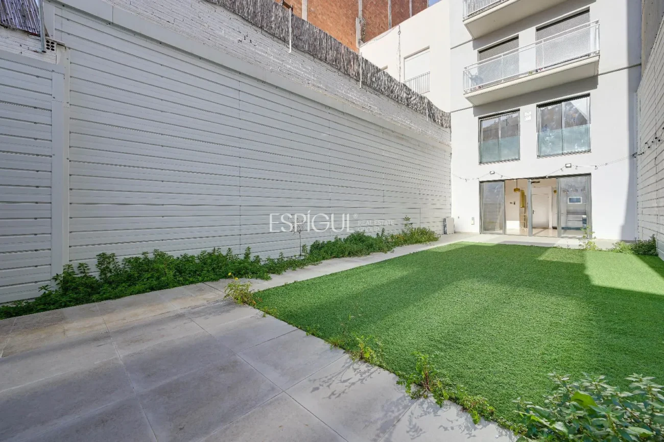 Dúplex con jardín privado en venta en Sants