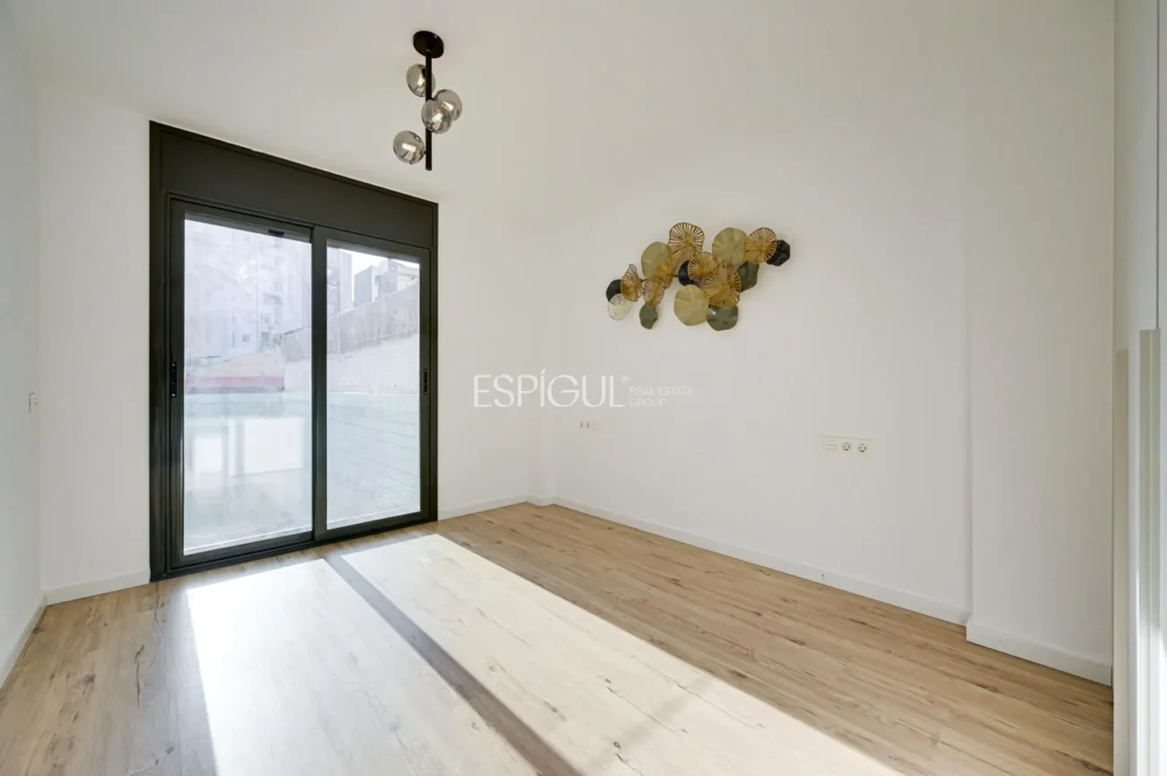 Dúplex con jardín privado en venta en Sants