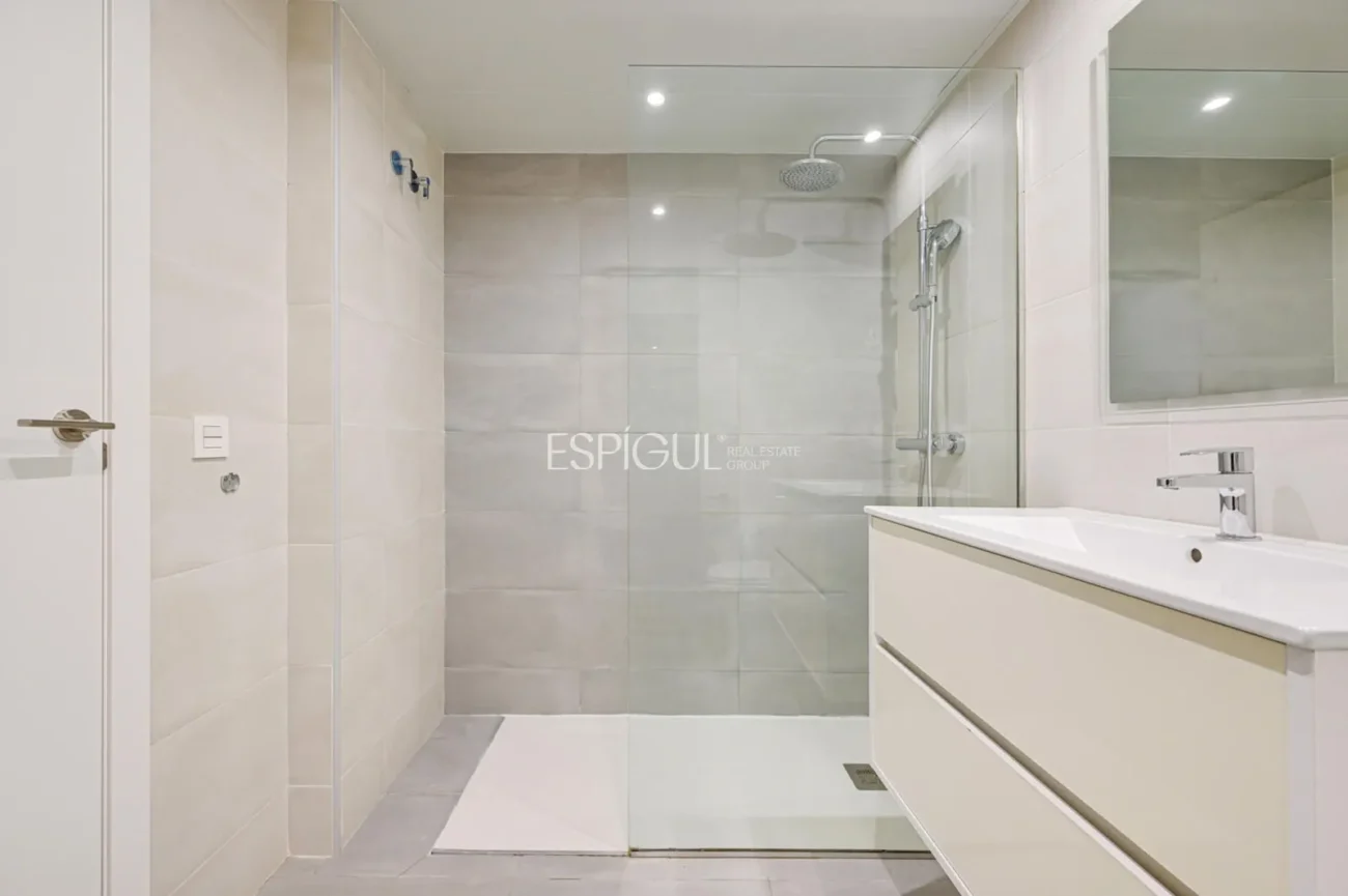 Dúplex con jardín privado en venta en Sants