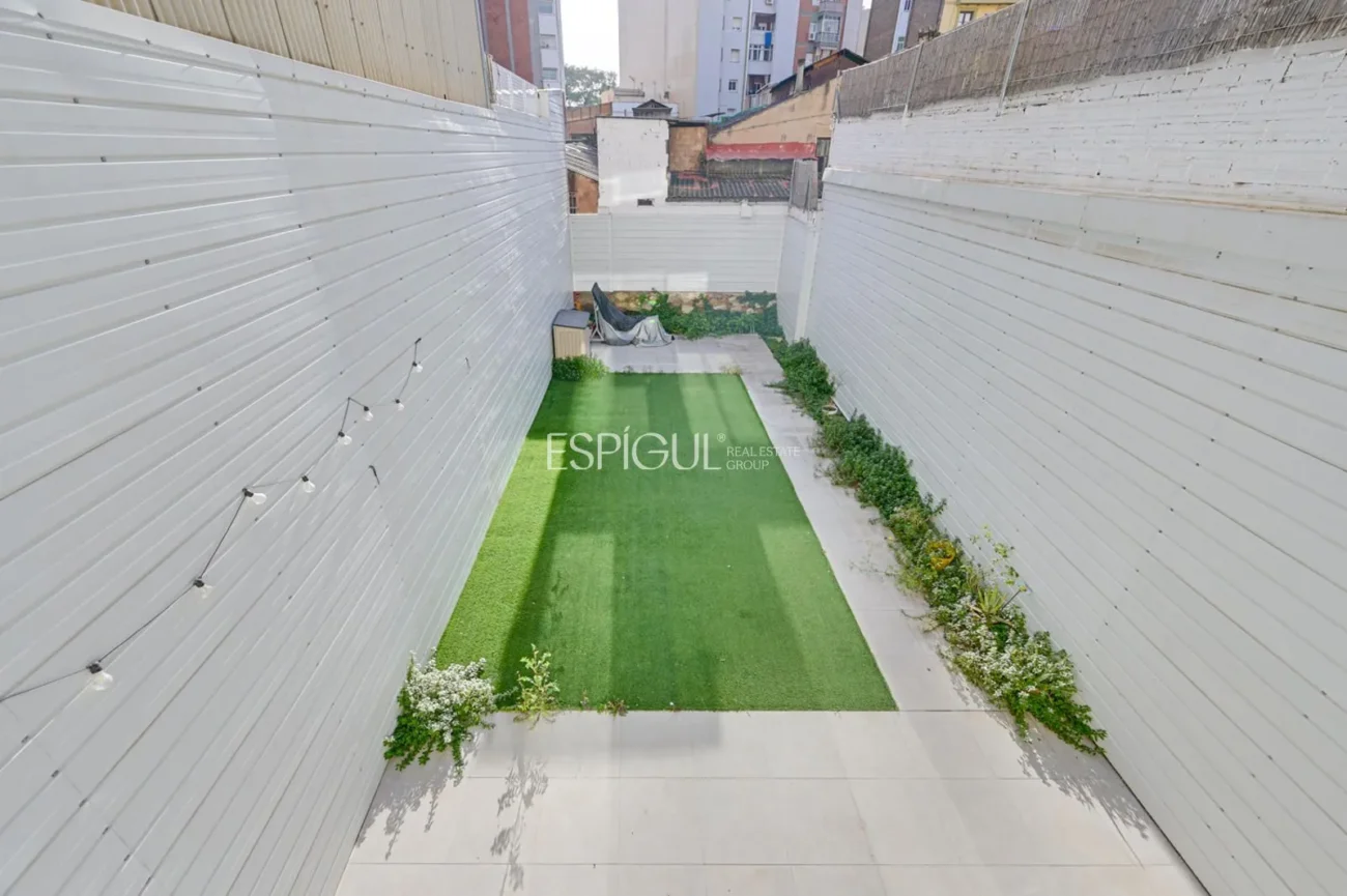Dúplex con jardín privado en venta en Sants
