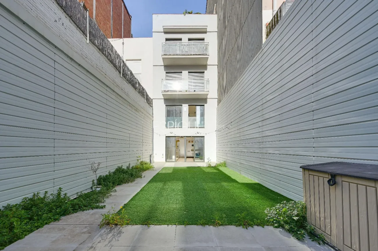 Dúplex con jardín privado en venta en Sants
