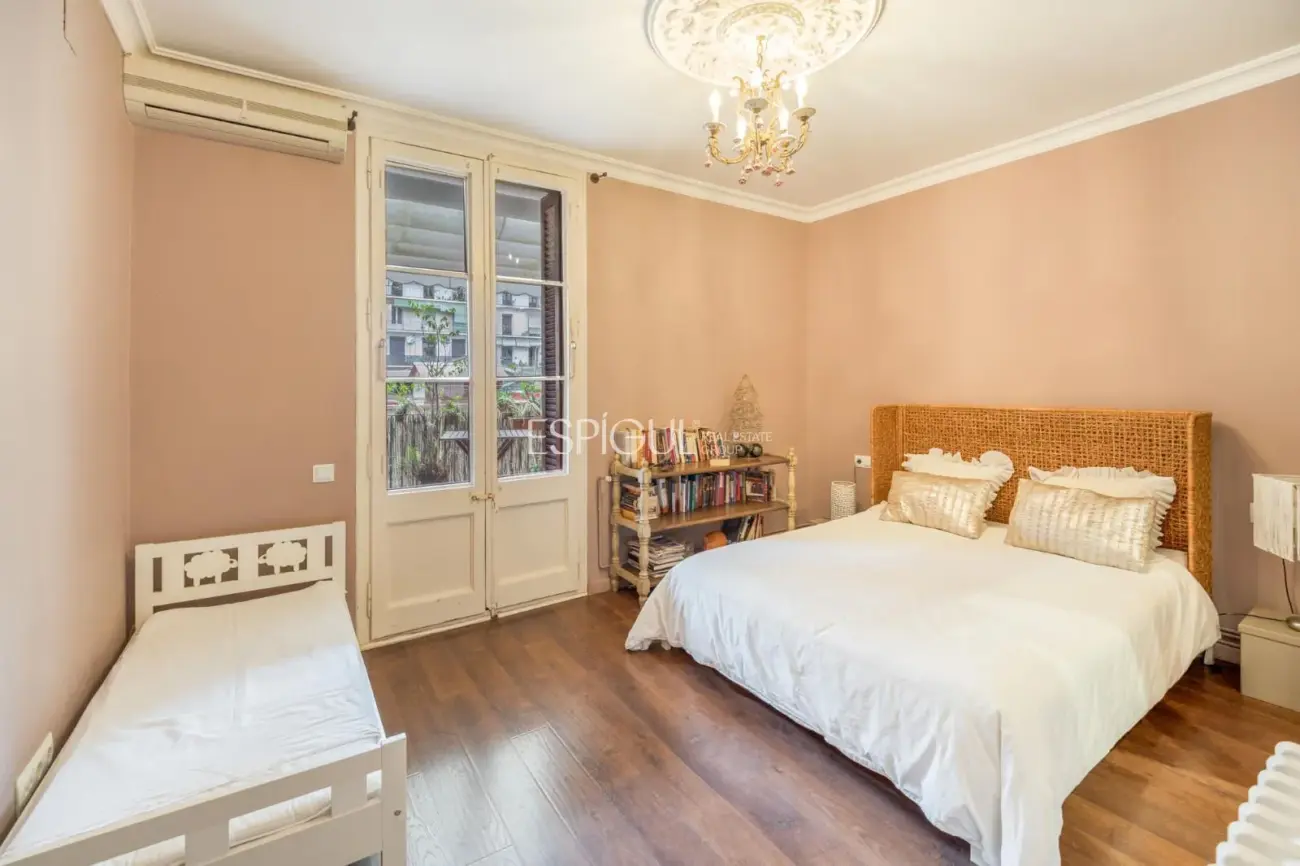 Exclusico piso con terraza privada en Eixample – Sant Antoni