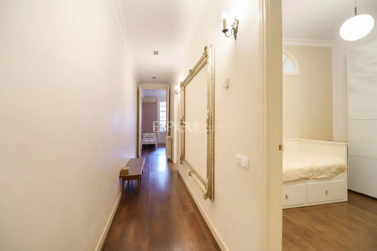 Exclusico piso con terraza privada en Eixample – Sant Antoni
