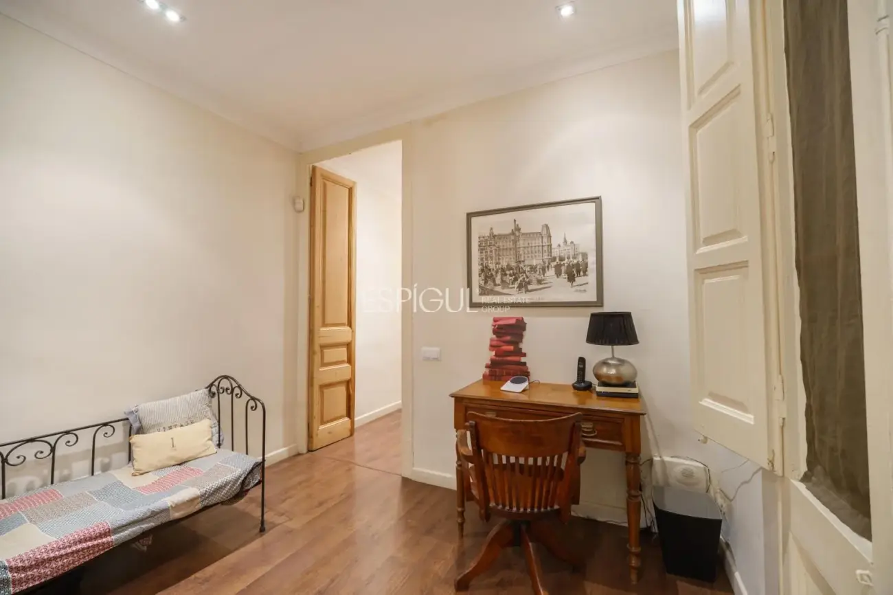 Exclusico piso con terraza privada en Eixample – Sant Antoni