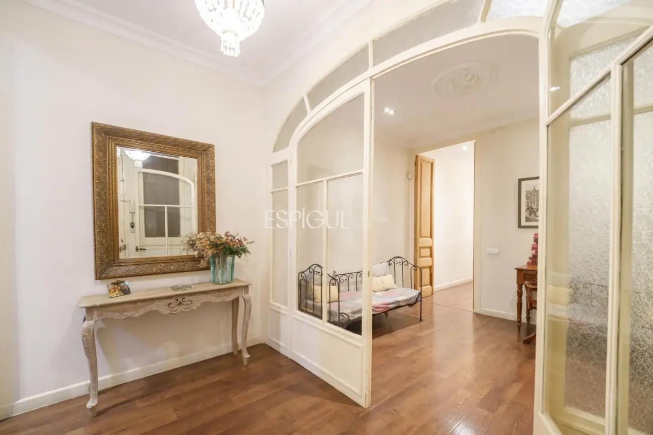 Exclusico piso con terraza privada en Eixample – Sant Antoni
