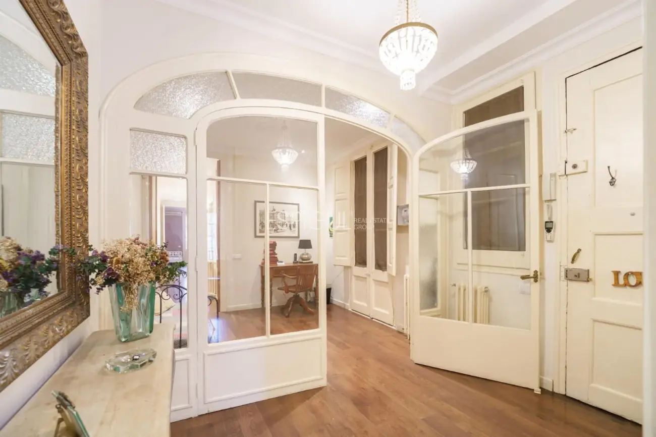 Exclusico piso con terraza privada en Eixample – Sant Antoni