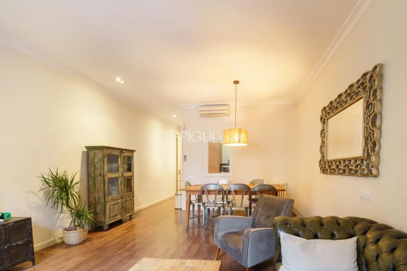 Exclusico piso con terraza privada en Eixample – Sant Antoni
