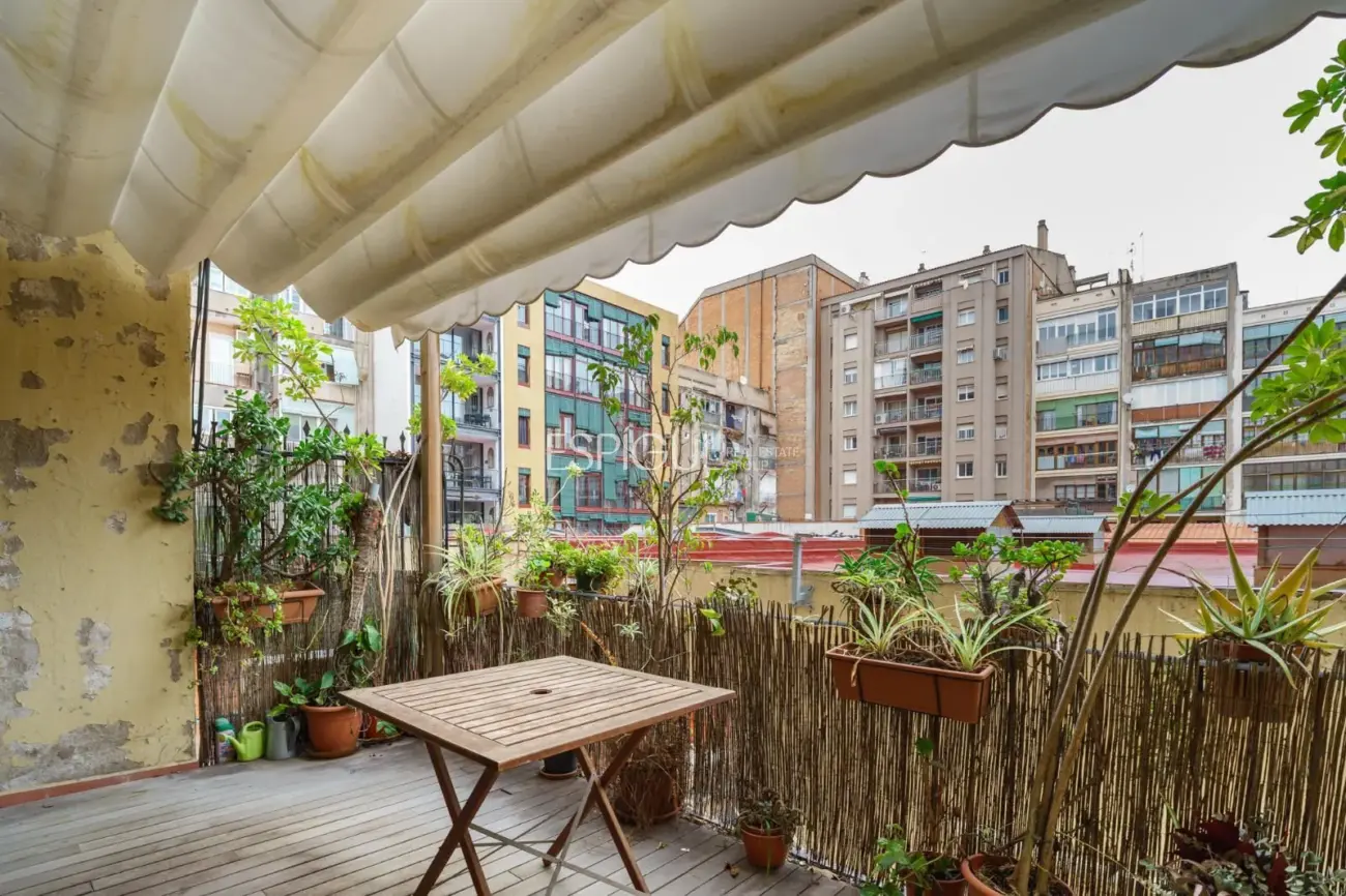 Exclusico piso con terraza privada en Eixample – Sant Antoni
