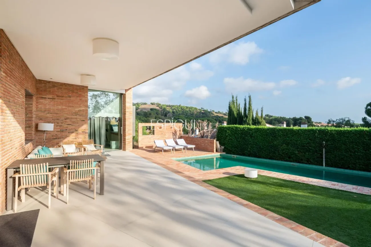 Propriété exclusive avec jardin, piscine et terrain de paddle privé au centre d’Alella
