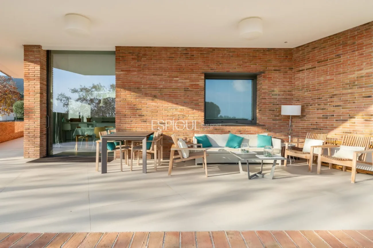 Propriété exclusive avec jardin, piscine et terrain de paddle privé au centre d’Alella