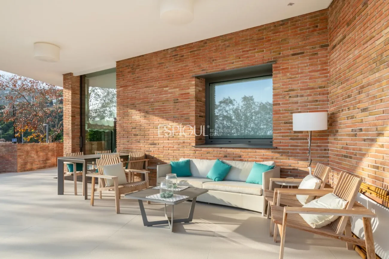 Propriété exclusive avec jardin, piscine et terrain de paddle privé au centre d’Alella