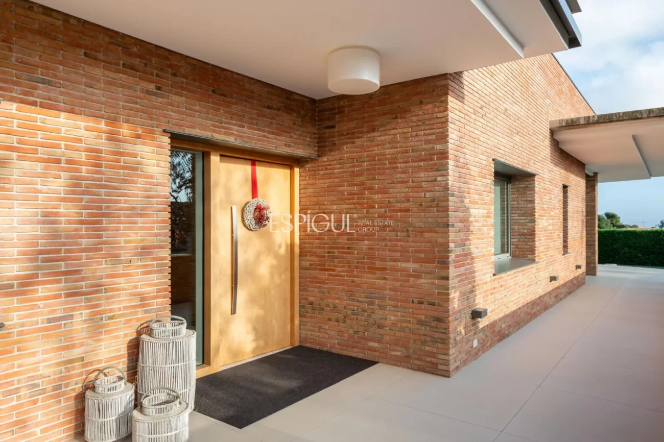 Propriété exclusive avec jardin, piscine et terrain de paddle privé au centre d’Alella