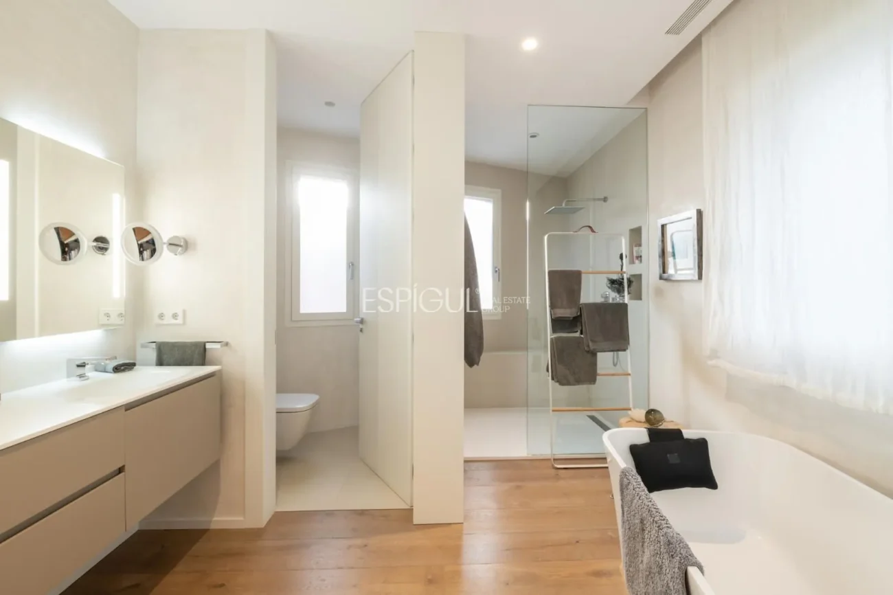Propriété exclusive avec jardin, piscine et terrain de paddle privé au centre d’Alella